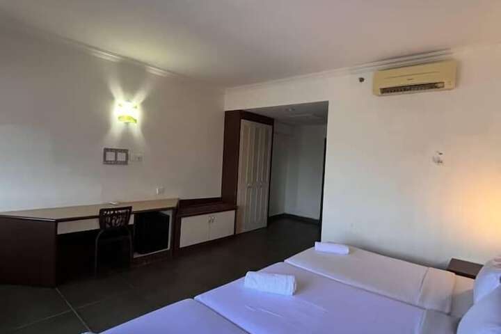 Room 12 of 37