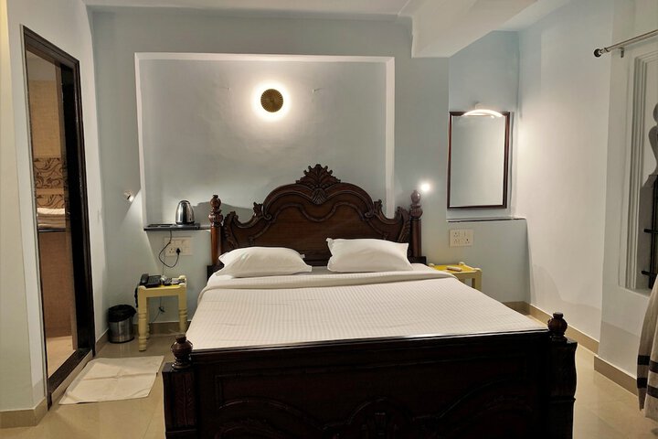 Room 12 of 36