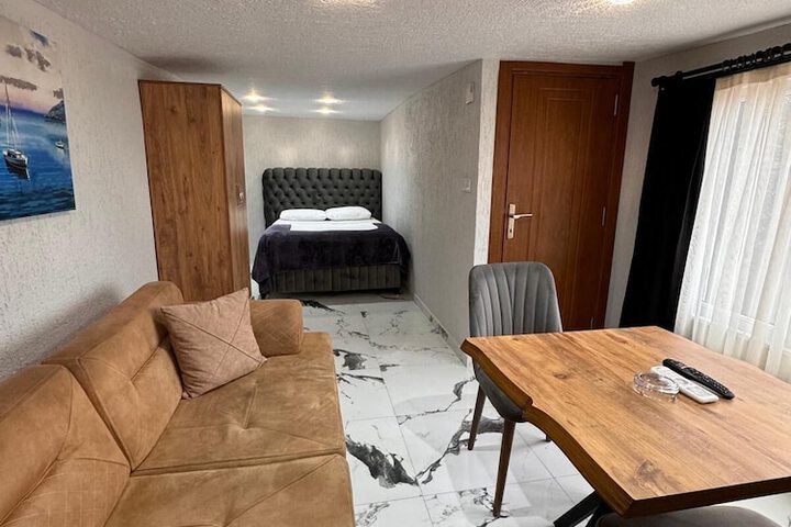 Room 13 of 23
