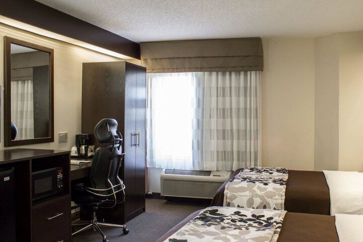 2 Double Beds (3 of 6)