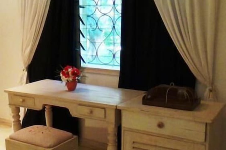 Room 13 of 30