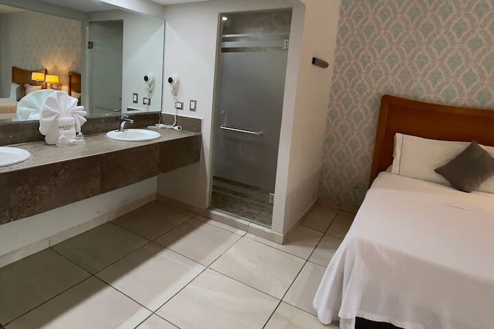 Room 12 of 40