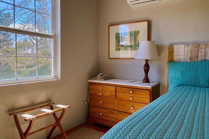 Room 2 of 10