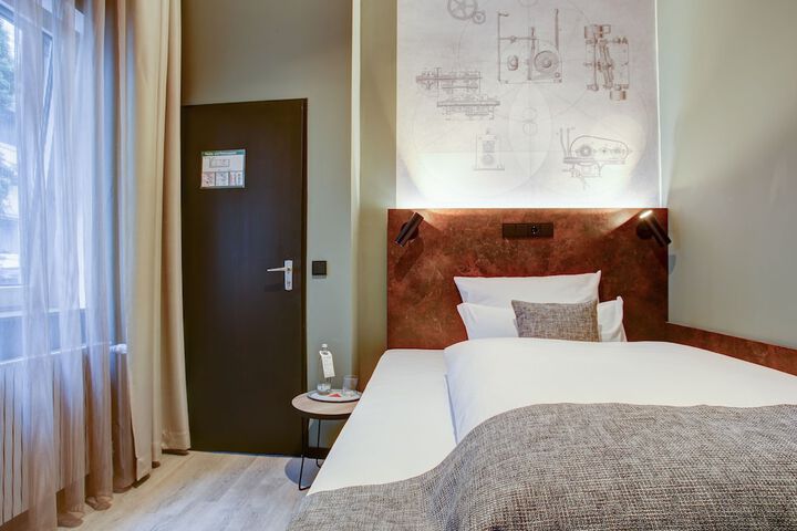 Room 20 of 32