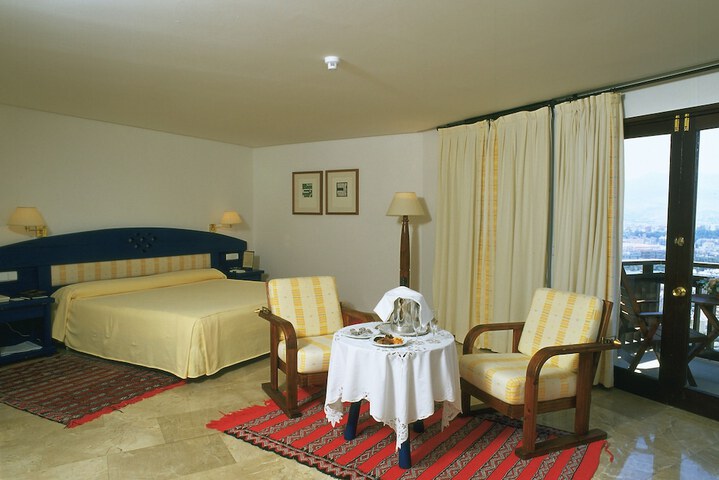 Room 9 of 50