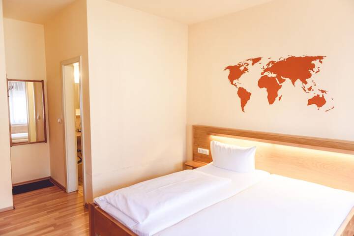 Room 2 of 47