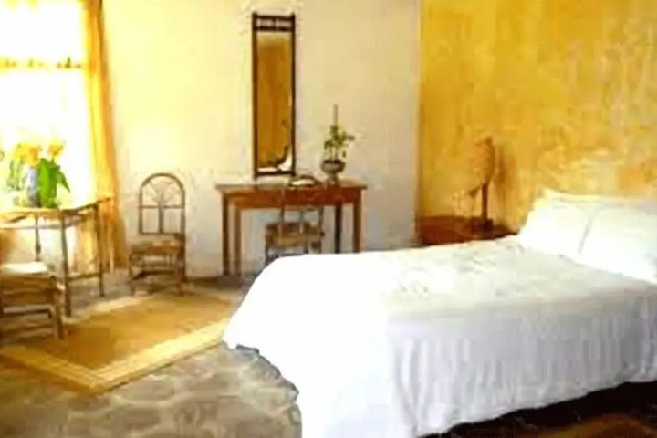 Room 3 of 9