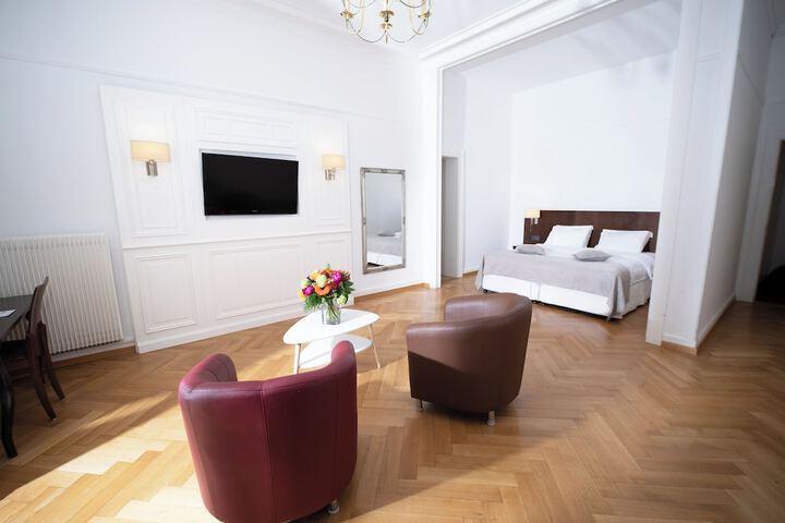 Room 20 of 103