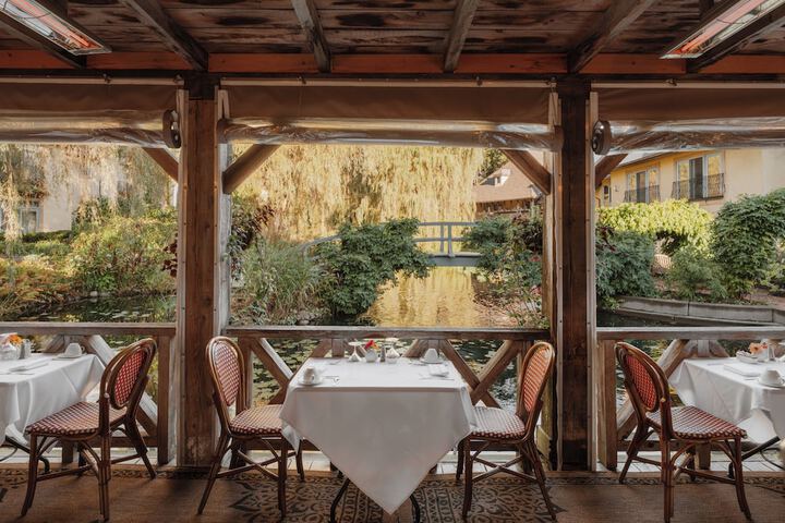 Dining 57 of 108
