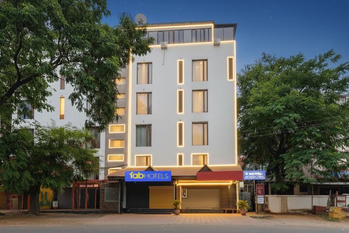 Fabhotel Wr Grand