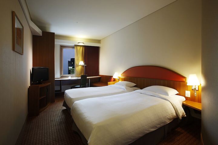 Room 9 of 75