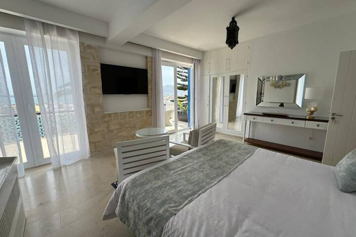 Room 2 of 24