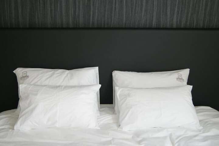 Room 8 of 37