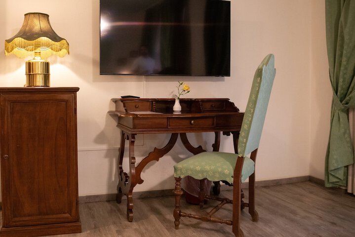 Room 15 of 36