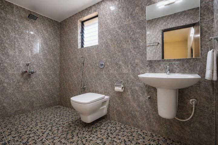 Room 8 of 25