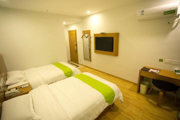 Room 17 of 45