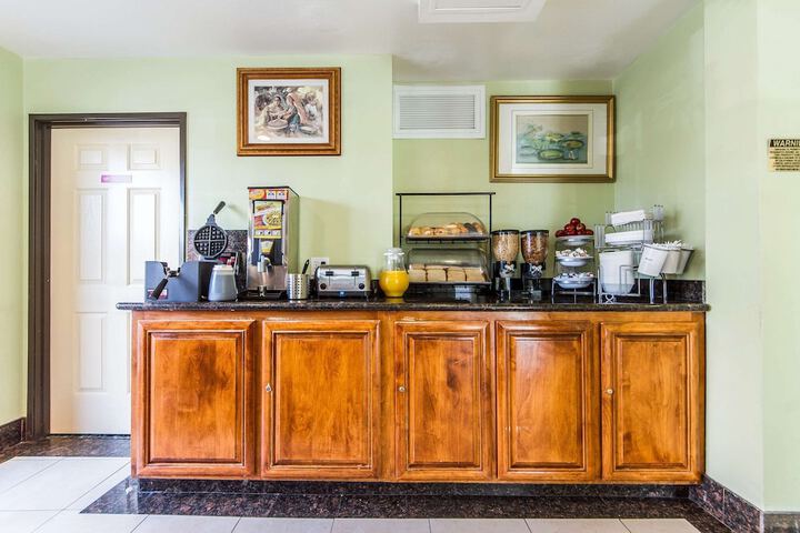Breakfast/Coffee Service 32 of 41
