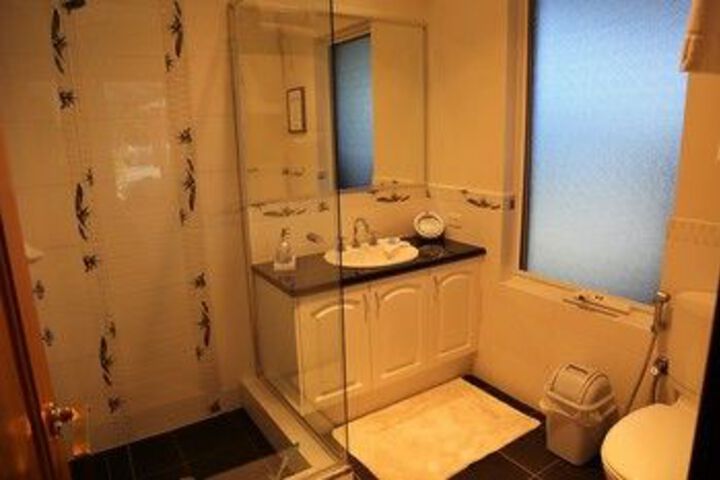 Room 2 of 34