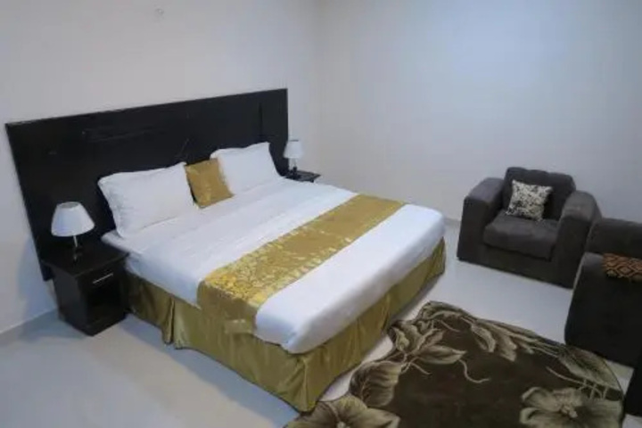 Room 4 of 12