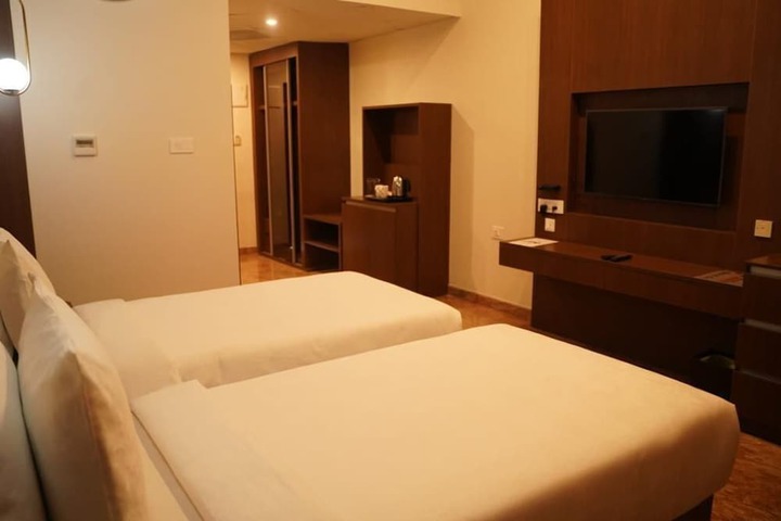 Room 7 of 13