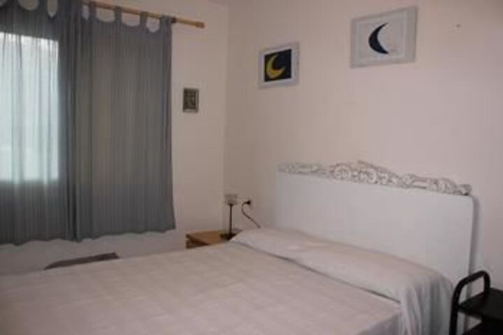 Room 5 of 18
