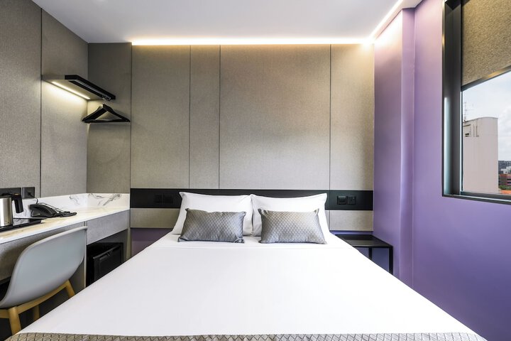 Room 13 of 16