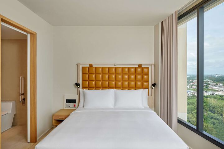 Room 9 of 39