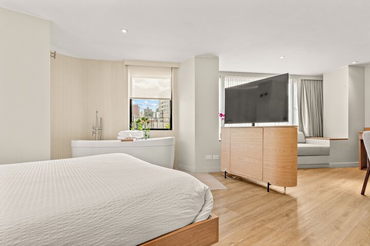 Room 25 of 59