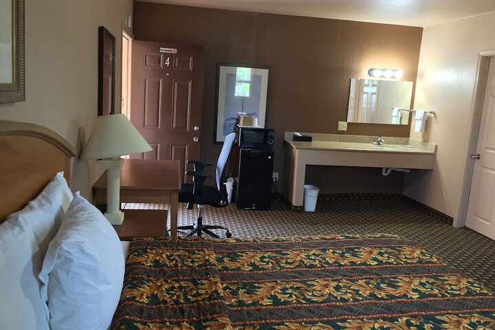 Room 11 of 24