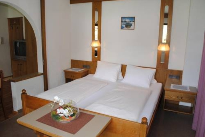 Room 5 of 12