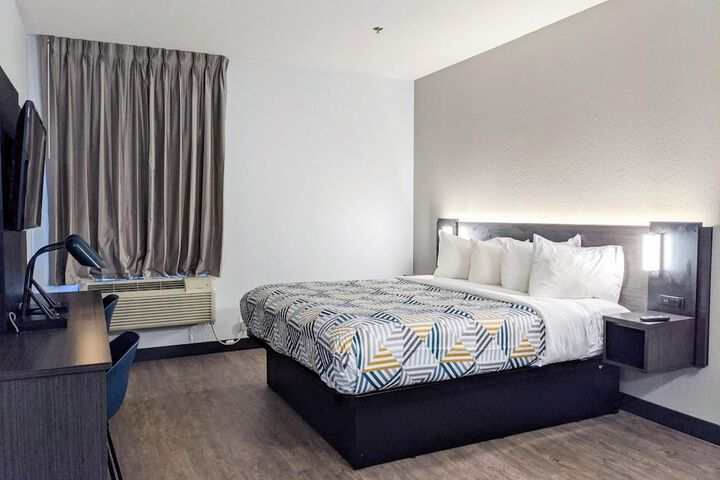 Room 10 of 38
