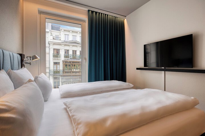 Room 7 of 38