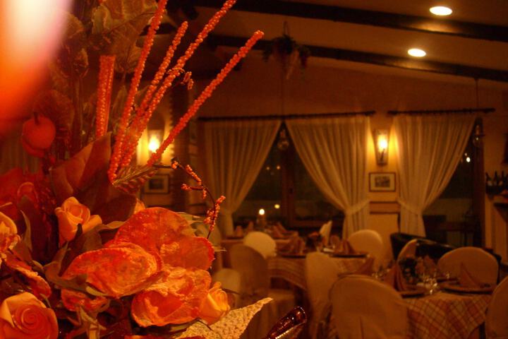 Dining 17 of 22