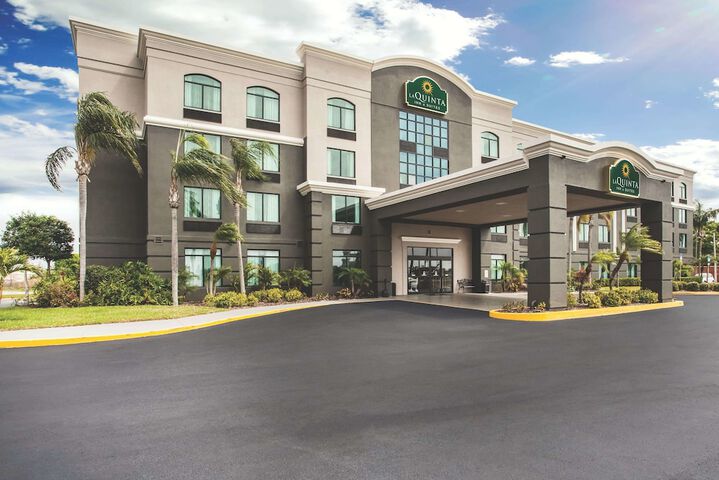 La Quinta Inn & Suites by Wyndham Clearwater South