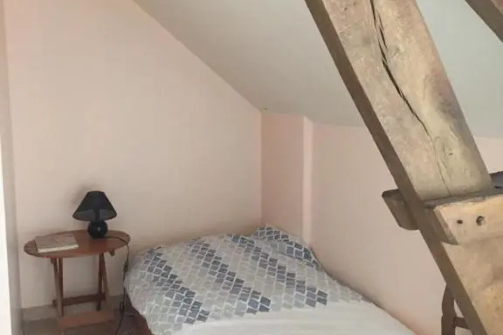 Room 5 of 9