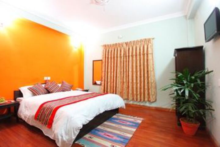 Room 9 of 18