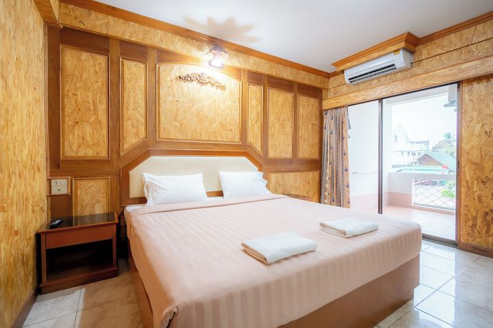 Room 9 of 29