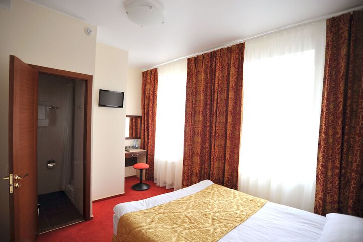 Room 18 of 27