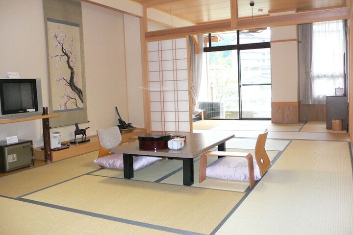 Room 4 of 52