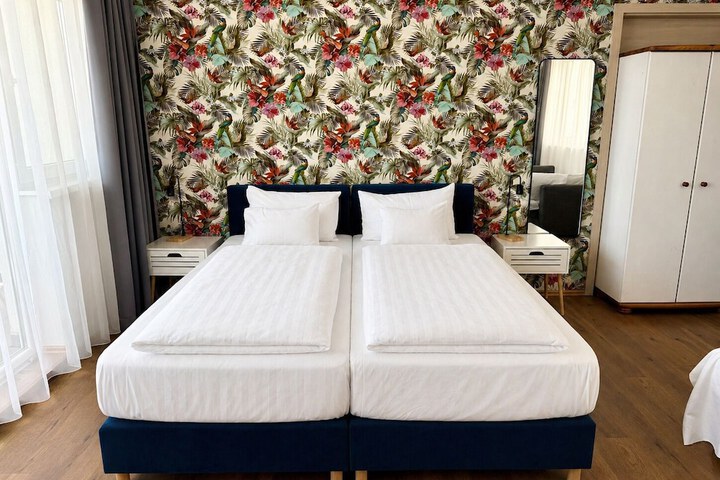 Room 48 of 118