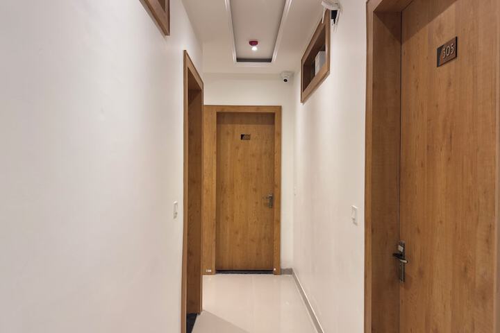 Ballroom/Hall 31 of 35