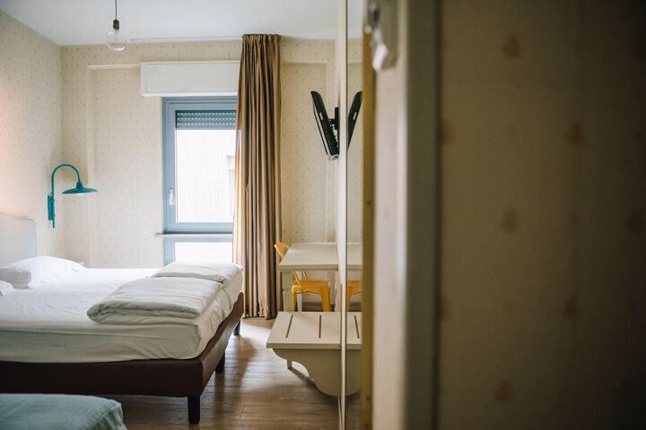 Room 17 of 43