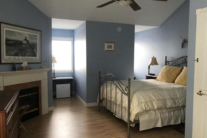 Room 2 of 28