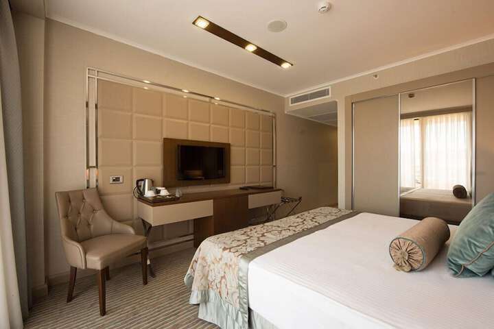 Room 13 of 104