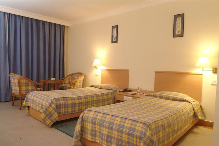Room 6 of 37