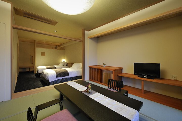 Room 2 of 31