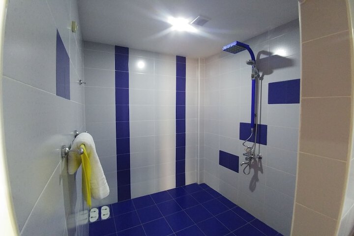 Room 7 of 31