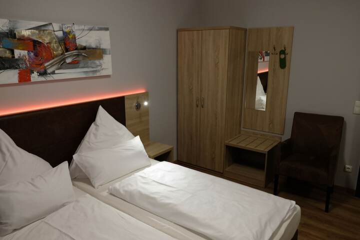 Room 7 of 65