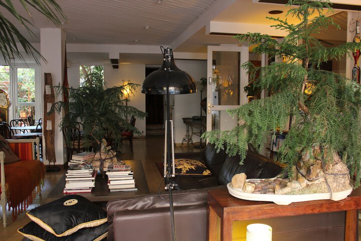 Lounge 26 of 41