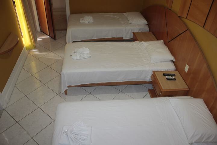 Room 9 of 40